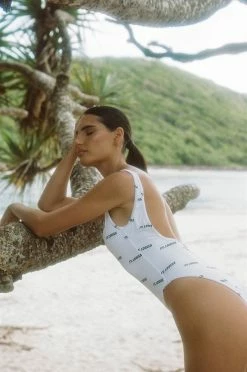 Harbor Island One Piece -Sabo Shop 085754f6 c029 47df aa3c a7e7904c9b48