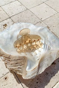 Caramel Claw Clip -Sabo Shop 226f9ce1 df1d 4a31 826b 1551a03bba09