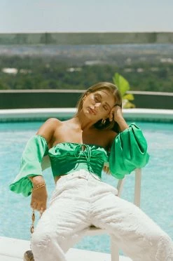 SAMPLE-Silky Zali Top - Emerald -Sabo Shop 38d3f37b 091a 44d0 b537 84cc1c544689 3d5e5e49 2286 48af ba4e 004df19e2292