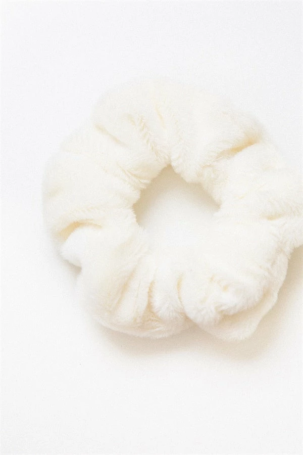 Soft Scrunchie - Cream 3 Soft Scrunchie - Cream