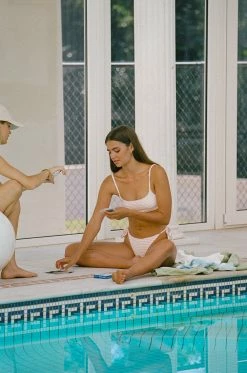 SAMPLE-Quay Scoop Bandeau - Pink -Sabo Shop 856ddb2c e2a5 4708 89bd d16556c6e553 37b34861 3a7a 432b 9af8 407253dc5fd4