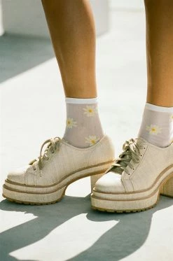 Mesh Daisy Socks