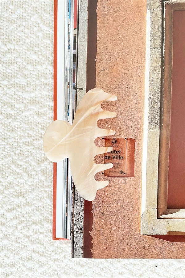 Cosmo Claw Hair Clip 4 Cosmo Claw Hair Clip - Image 2