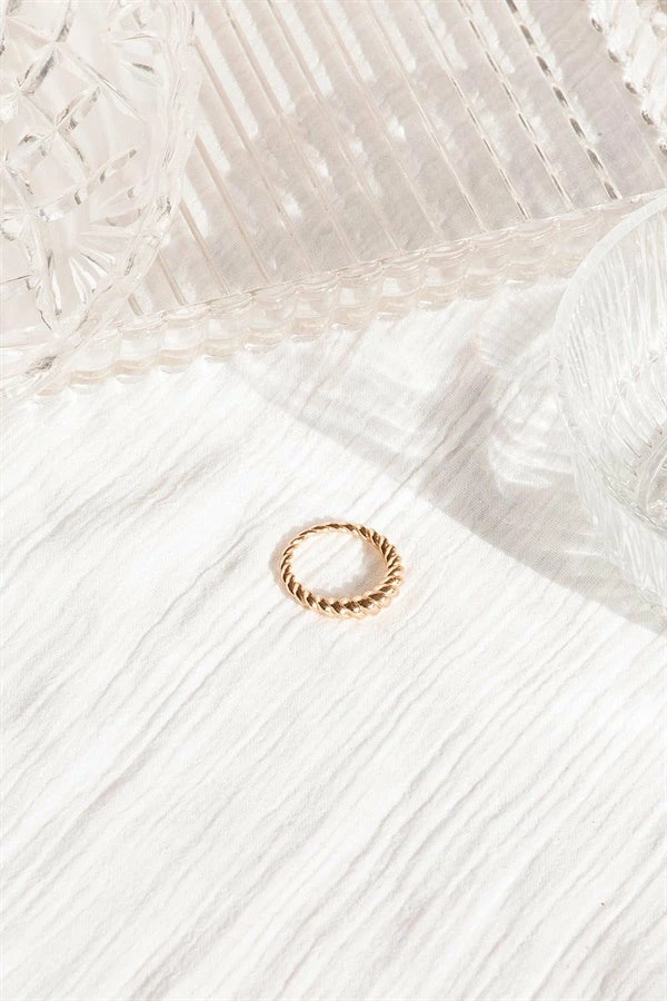 18K Twirl Ring 6 18K Twirl Ring - Image 4