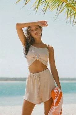 Mia Shorts - Beige -Sabo Shop ce6b1544 8cbb 464d 95d8 94f6f76fa5c9