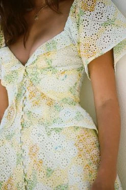 Karta Frill Dress 16 Karta Frill Dress -Sabo Shop cf7ef9ff e9b1 4aeb aa44 9ed580f63a83