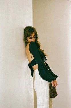 Silky Tai Top - Black -Sabo Shop f491f0a0 26d4 4979 a77c fd5f39ee76be