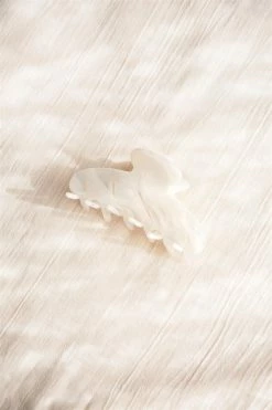 Snow Claw Hair Clip -Sabo Shop hair snow claw hair clip 2