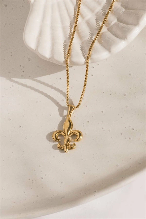 Golden Club Necklace 4 Golden Club Necklace - Image 2